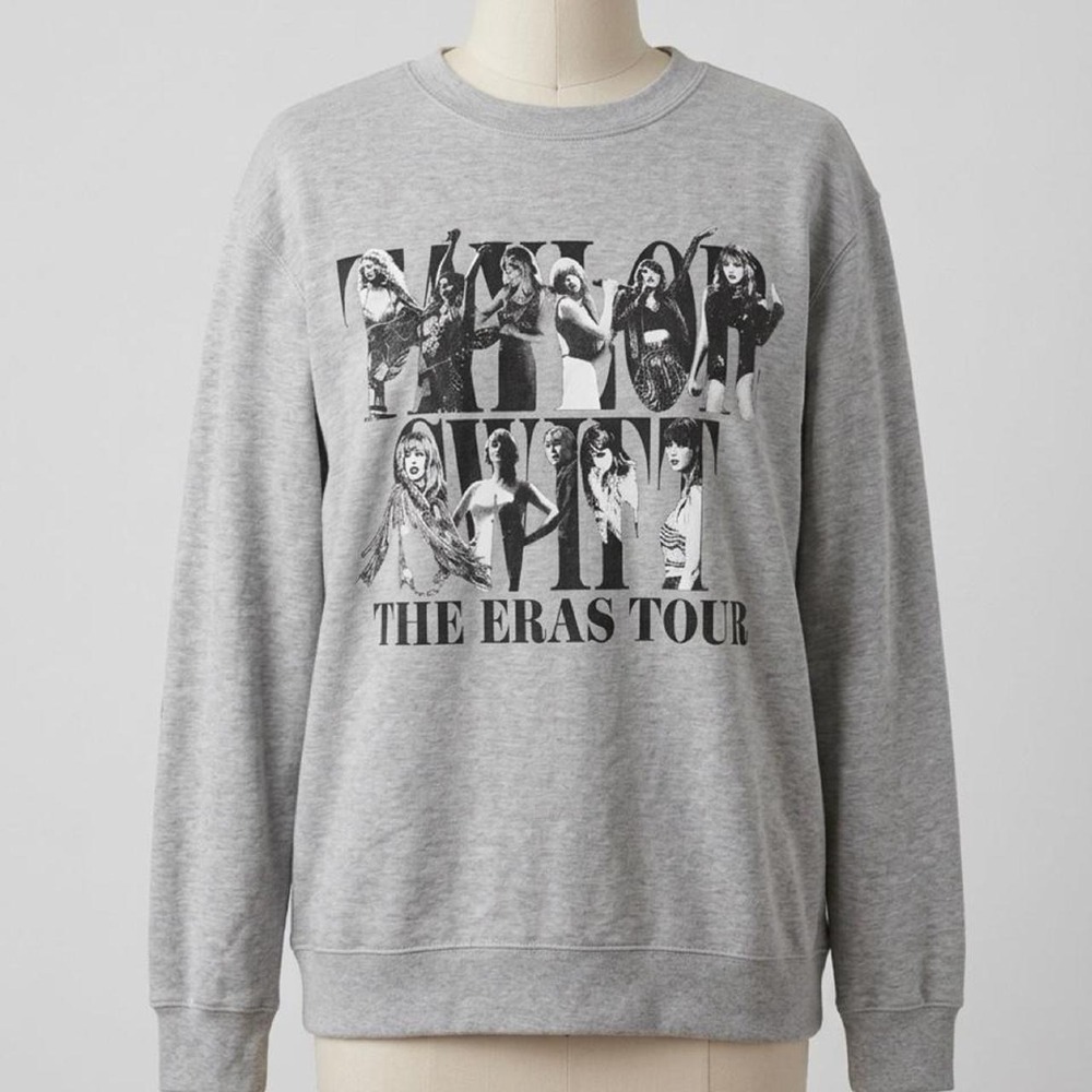 Official Taylor Swift The Eras Tour 2023 merchandise crewneck XL